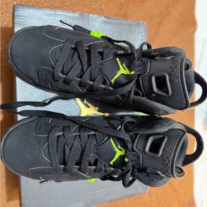 Jordan Kids Black and Neon Green Sneakers